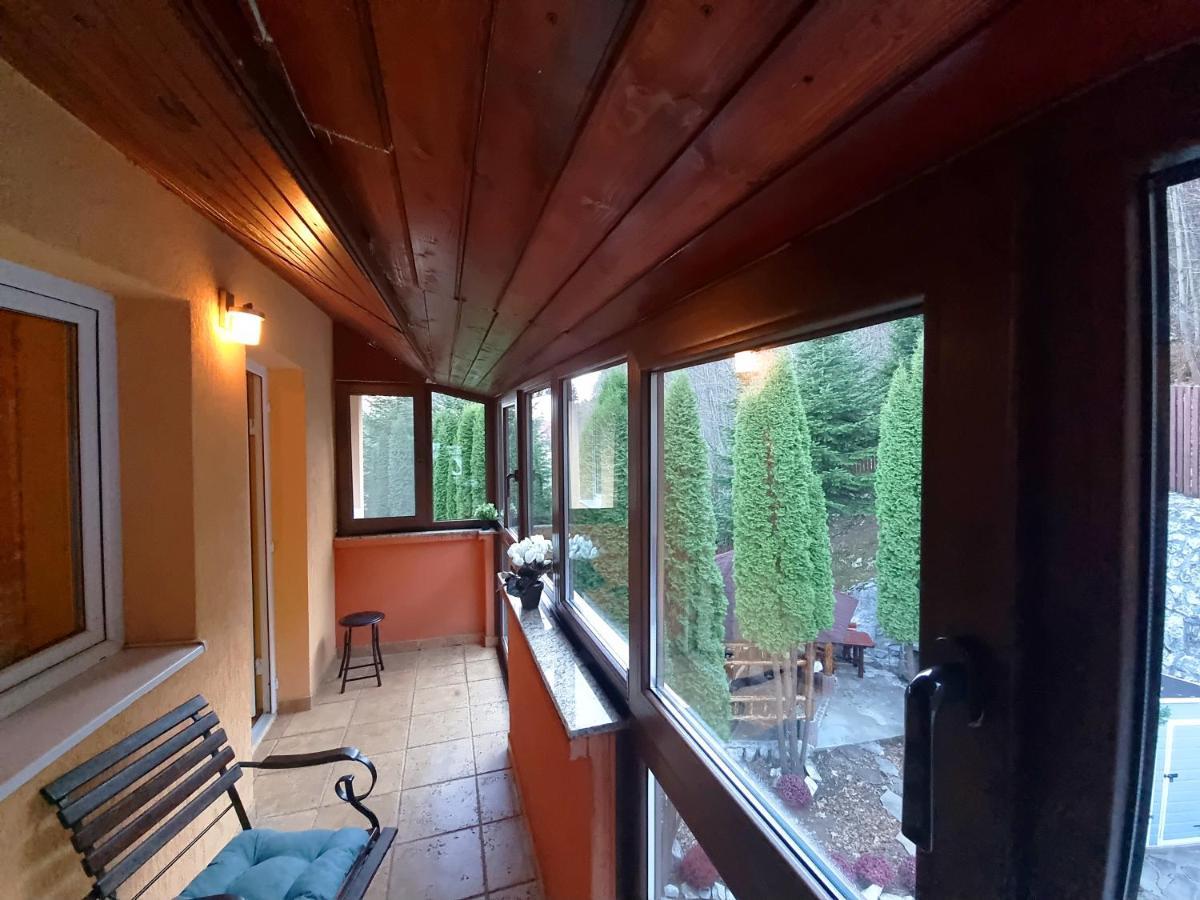 Marble Villa: Luxury Estate - Central But Intimate Sinaia Exterior foto
