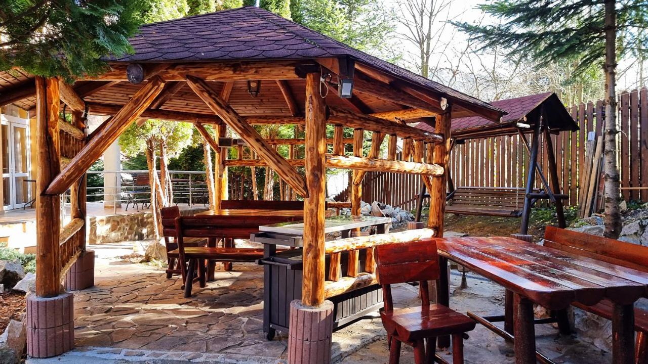 Marble Villa: Luxury Estate - Central But Intimate Sinaia Exterior foto