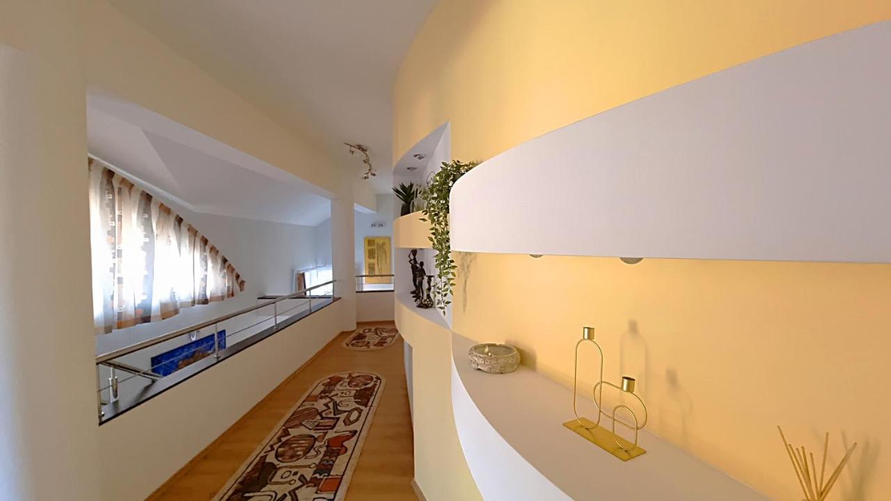 Marble Villa: Luxury Estate - Central But Intimate Sinaia Exterior foto