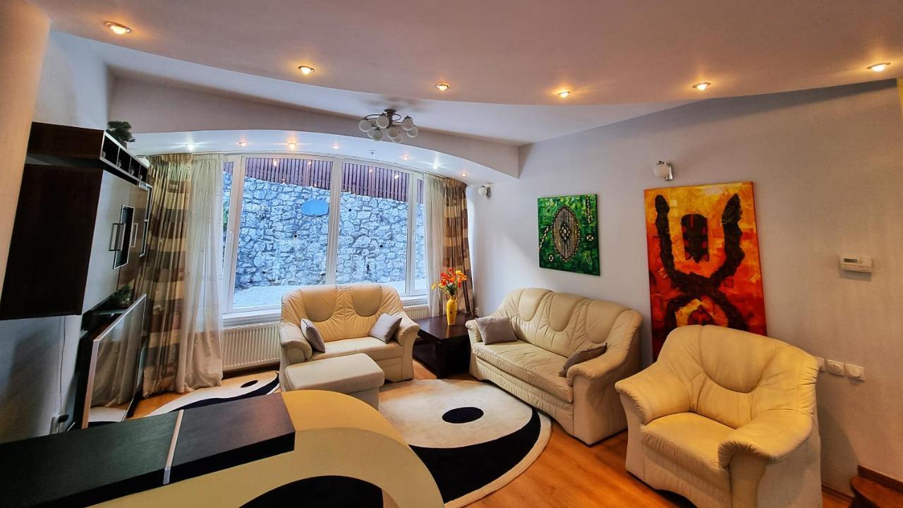 Marble Villa: Luxury Estate - Central But Intimate Sinaia Exterior foto